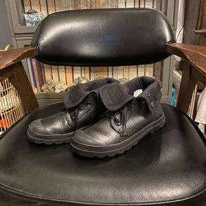 Palladium Pallabrousse Baggy Boots. Black Leather